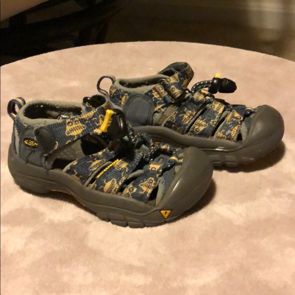 Keen boys sandals, size 8
